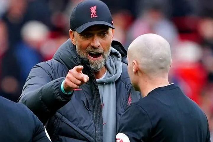 HLV Klopp chỉ trích trọng tài thậm tệ sau trận thắng hú vía của Liverpool
