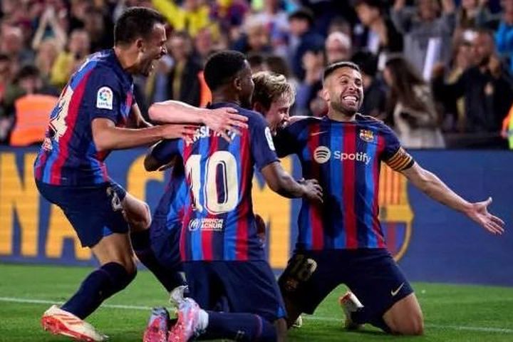 Barca tiến sát 'ngôi vương' La Liga