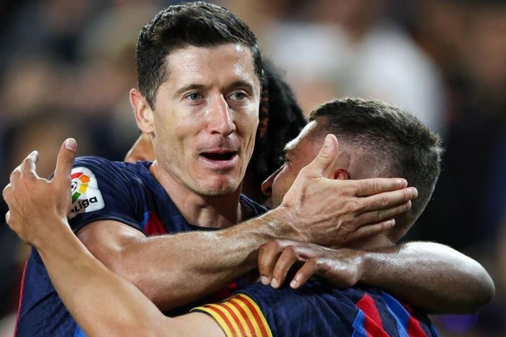 Barca chạm tay vào chức vô địch La Liga