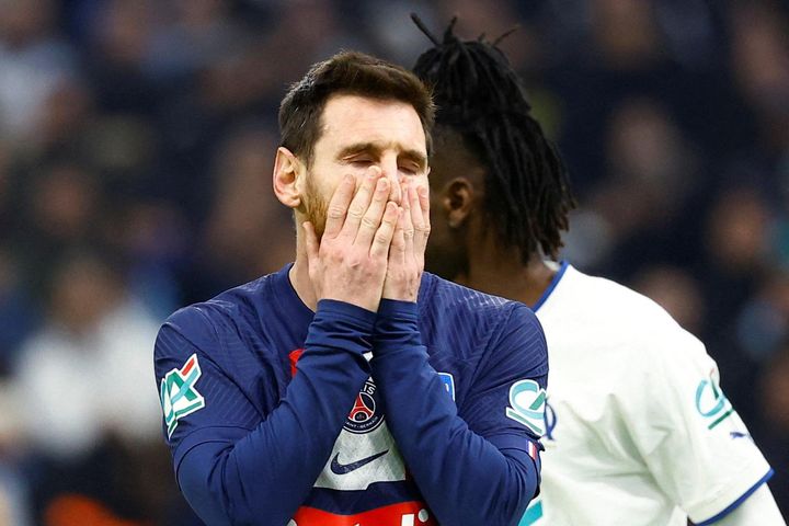Hình ảnh Messi bị hoen ố tại PSG