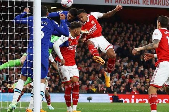 Thắng đại chiến thành London, Arsenal đòi lại ngôi đầu Ngoại hạng
