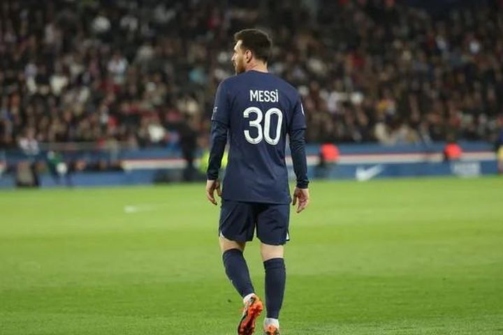 Lionel Messi rời PSG sau khi bị phạt nặng