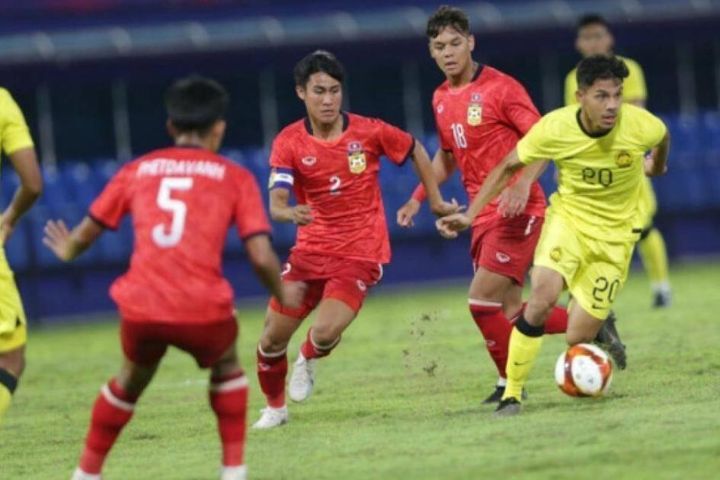 SEA Games 32: U22 Malaysia thắng đậm Lào trong trận cầu có 3 bàn phản lưới