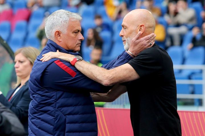 Mourinho giấu micro ở đường biên