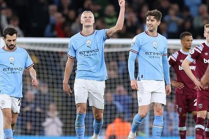 Haaland lập kỷ lục, Man City tái chiếm ngôi đầu Ngoại hạng Anh