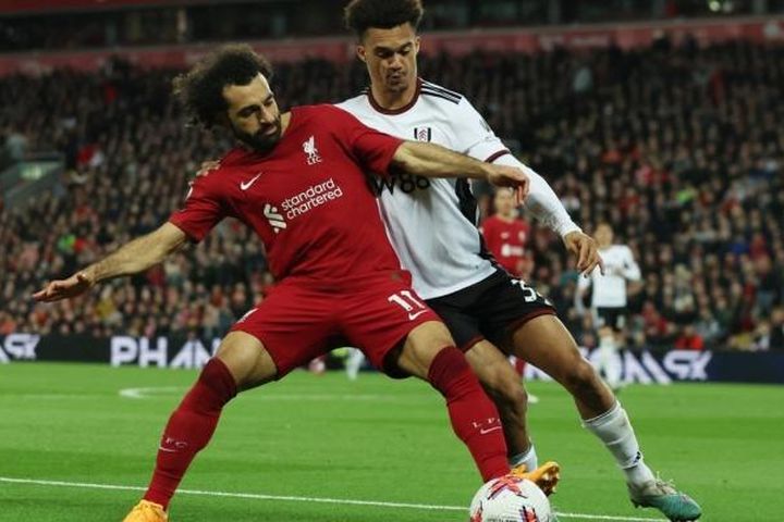 Salah lập công, Liverpool phả hơi nóng vào gáy Man Utd
