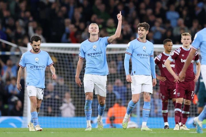 Thắng cách biệt West Ham, Man City đòi lại ngôi đầu từ tay Arsenal