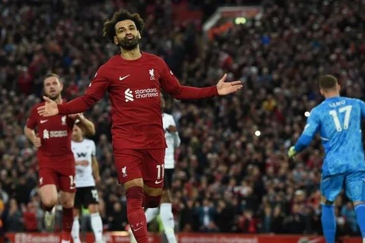 Mohamed Salah cân bằng thành tích của Luis Suarez