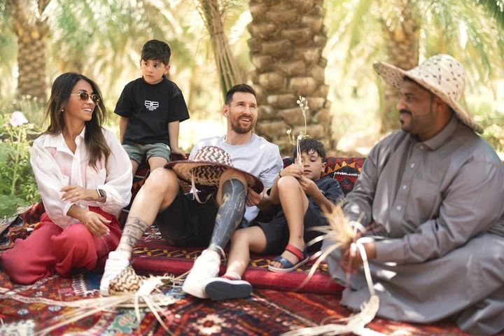 Messi về lại Barca nhận lương thấp hơn nhiều ở Saudi Arabia