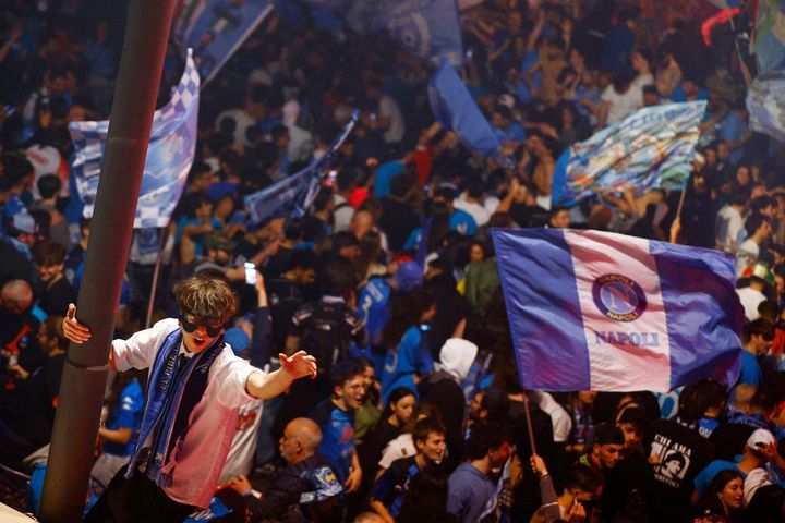 Bạo loạn chết người sau chức vô địch của Napoli