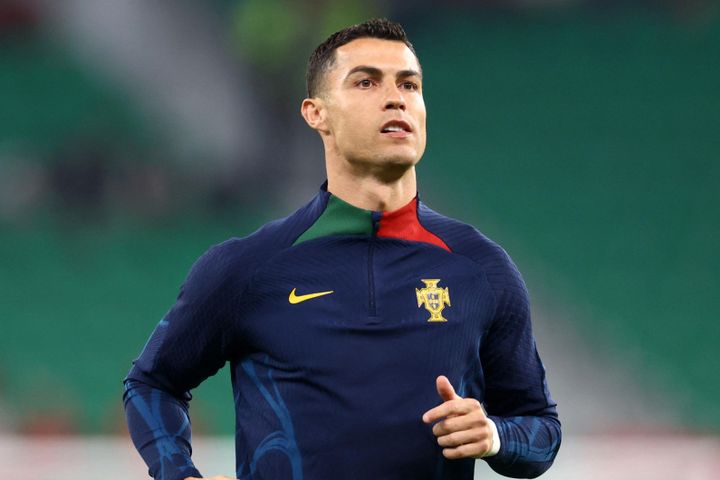 HLV Newcastle lên tiếng về cơ hội mua Ronaldo và Neymar