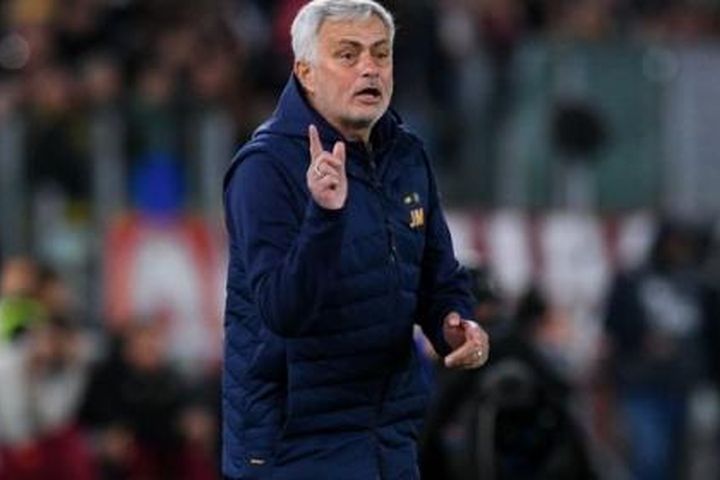 PSG bí mật đàm phán với Jose Mourinho