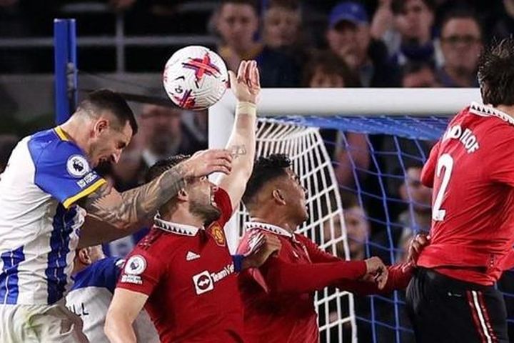 Luke Shaw bần thần vì sai lầm ngớ ngẩn khiến MU thua Brighton