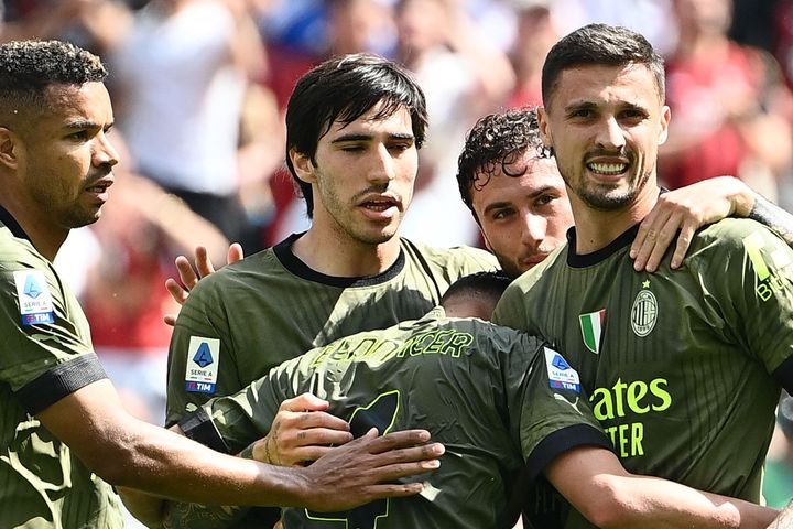 Milan thắng ấn tượng Lazio trước bán kết Cúp C1