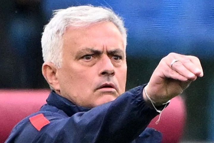 Thầy trò Mourinho lâm nguy trong cuộc đua top 4