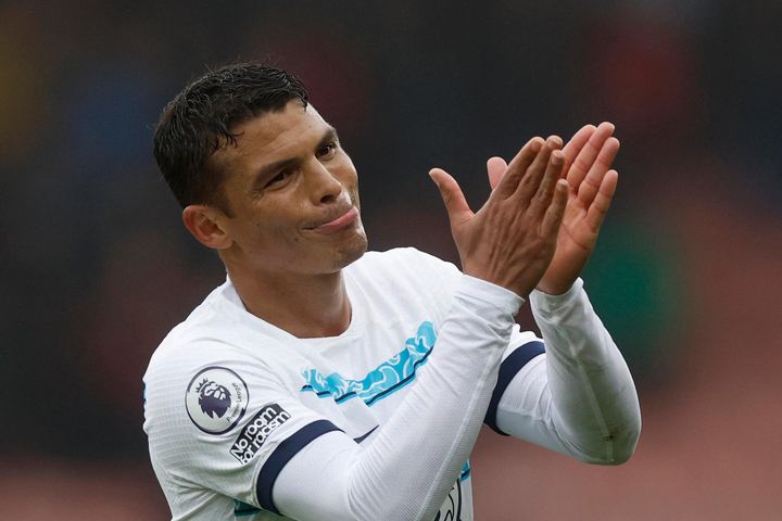 CĐV Chelsea ăn mừng trụ hạng