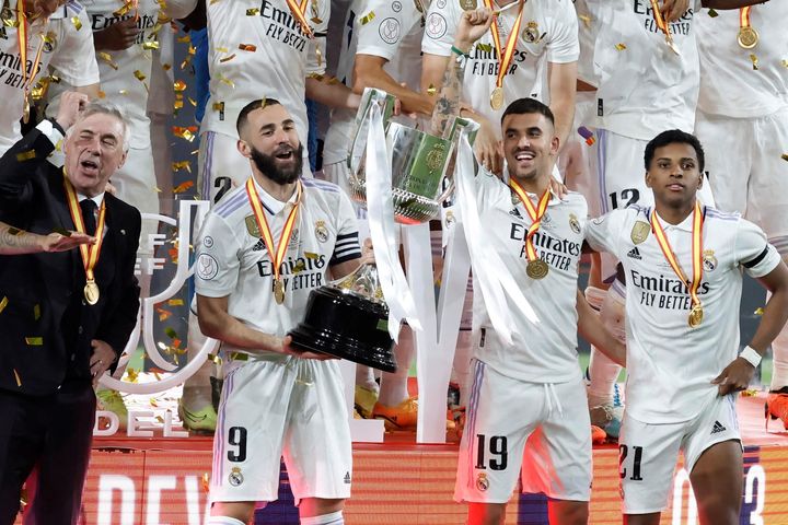 Hành động đẹp của Barca khi Real vô địch Copa del Rey