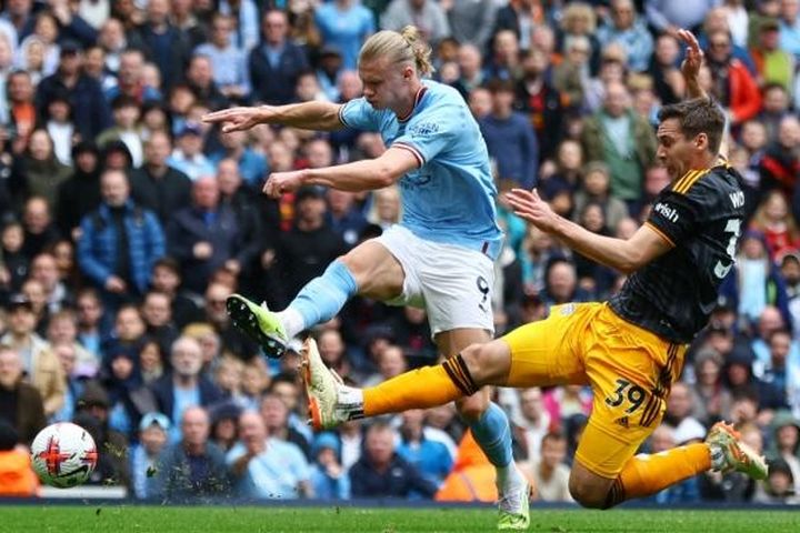 Thắng Leeds, Man City tiến sát ngôi vô địch Ngoại hạng Anh
