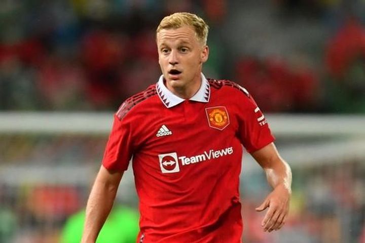Đội bóng đầu tiên muốn chiêu mộ Donny Van de Beek