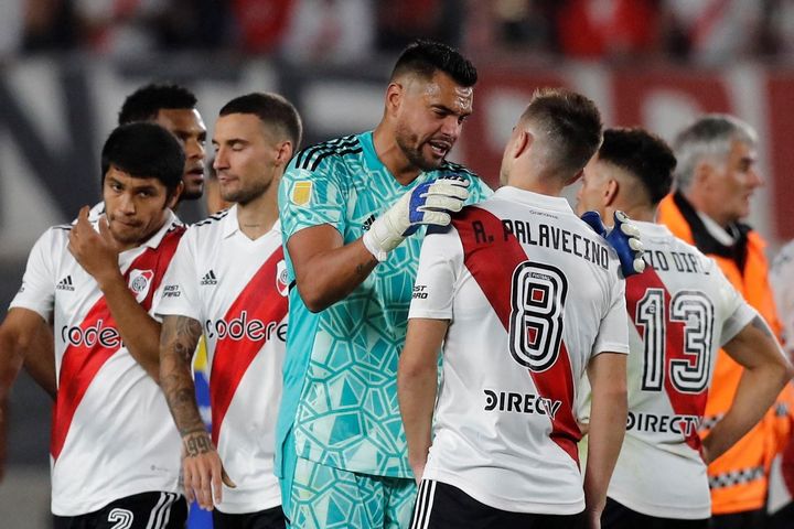 7 thẻ đỏ liên tiếp ở Siêu kinh điển Argentina