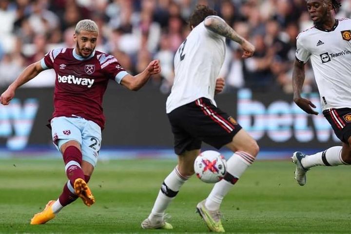 Sai lầm của De Gea đáng giá một suất trụ hạng cho West Ham