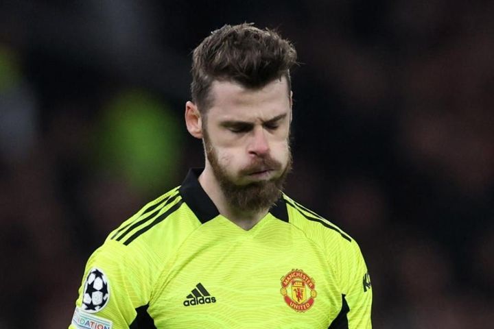 Cái ôm đầu của Rashford đặt dấu chấm hết cho De Gea