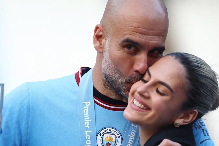 Hai cô con gái của Pep gây chú ý