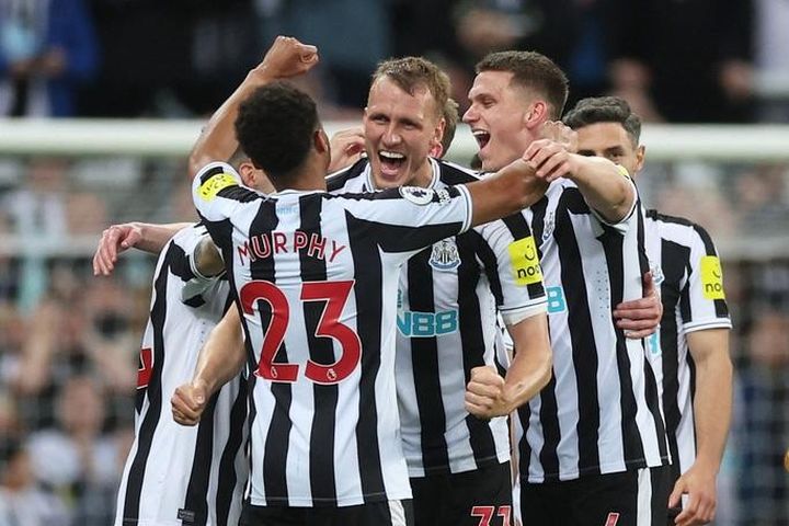 Newcastle bị Leicester cầm hòa, Liverpool mất vé Champions League