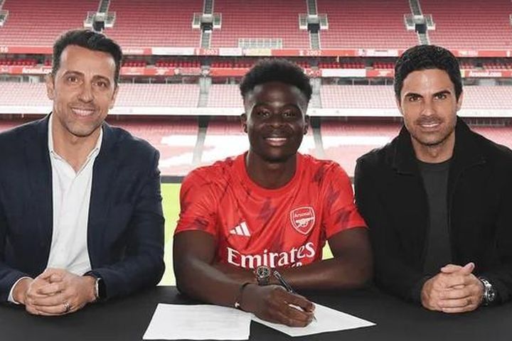 Bukayo Saka chính thức ký hợp đồng mới với CLB Arsenal