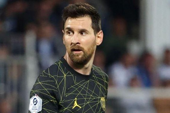 Cầu thủ PSG không chuyền cho Messi