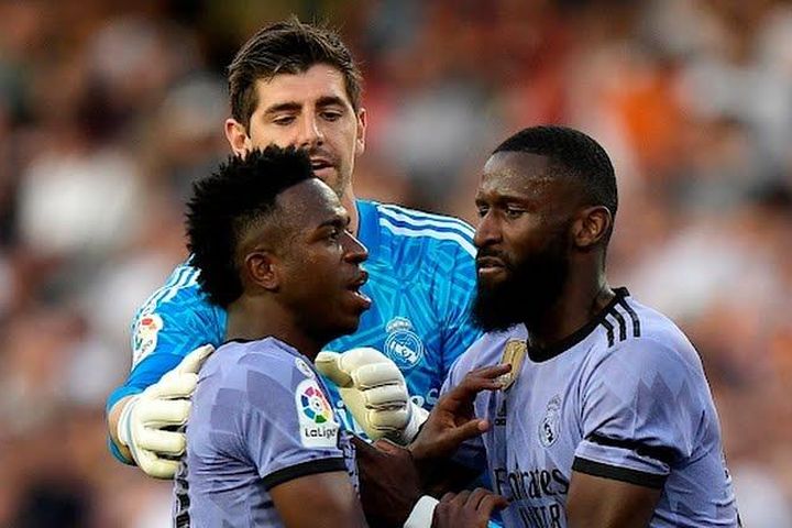 La Liga phải hủy thẻ đỏ cho Vinicius