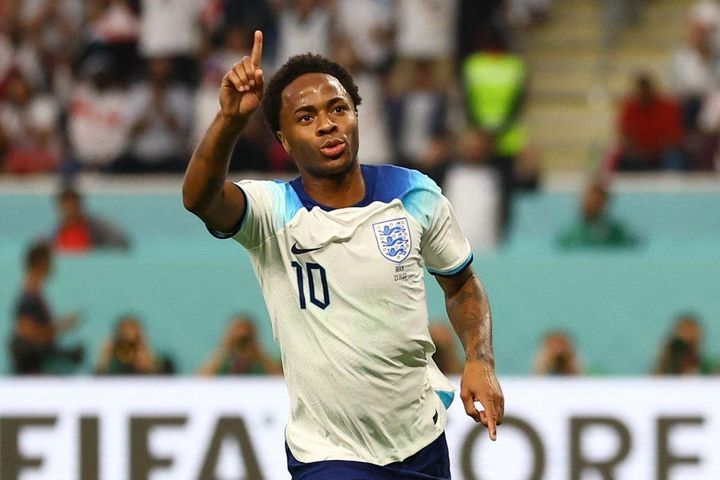 Sterling bị gạch tên khỏi tuyển Anh