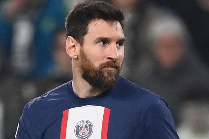 HLV Xavi 'đau đầu' vì tương lại Messi