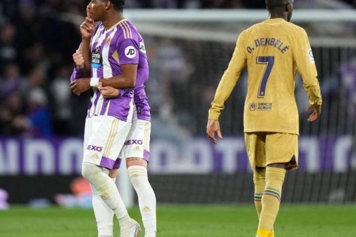 Vừa vô địch La Liga, Barca lại thua thảm trước đối thủ đang đua trụ hạng