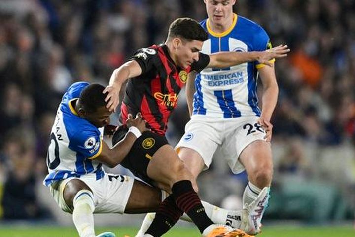 Sao trẻ Brighton lập siêu phẩm, tân vô địch Man City bị cầm hòa