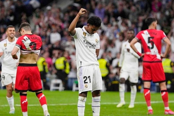 Real Madrid ủng hộ Vinicius bằng chiến thắng