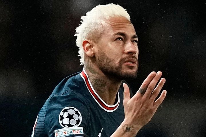 HLV Erik ten Hag ẩn ý về việc chiêu mộ Neymar