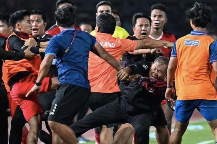 Báo Thái Lan muốn Indonesia trừng phạt cầu thủ ẩu đả ở SEA Games; Inter vô địch Coppa Italia