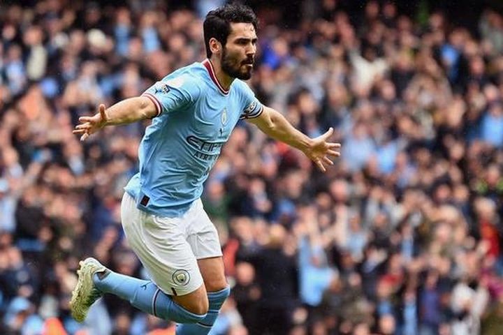 Man City kỳ vọng ngày càng cao để giữ ngôi sao Gundogan ở lại