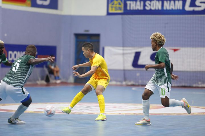 Tuyển Việt Nam không cho nhà vô địch OFC 'trừ nợ'