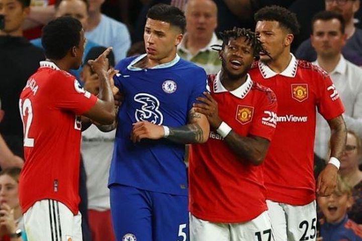 Sao Chelsea cay cú khi MU ăn mừng bàn thắng