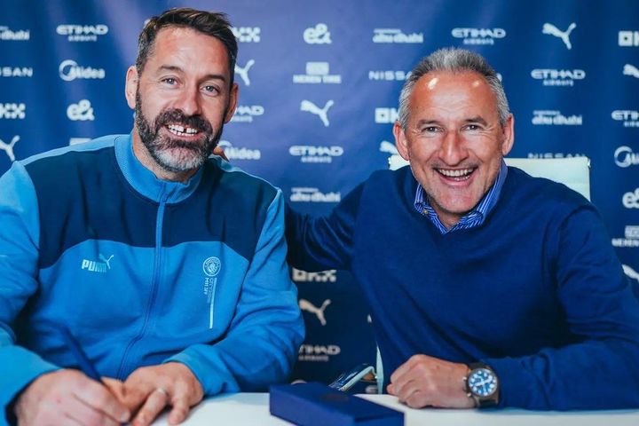 Man City giữ chân cầu thủ sau khi vô địch Premier League