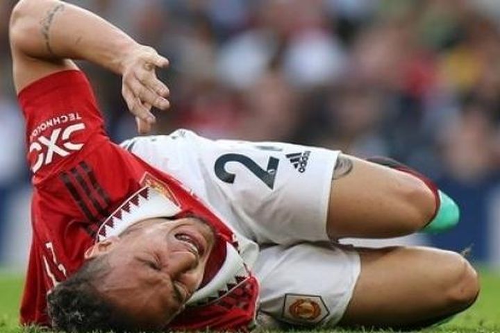 Trụ cột khóc rời sân, Man Utd 'thủng cánh' khi đá chung kết với Man City?