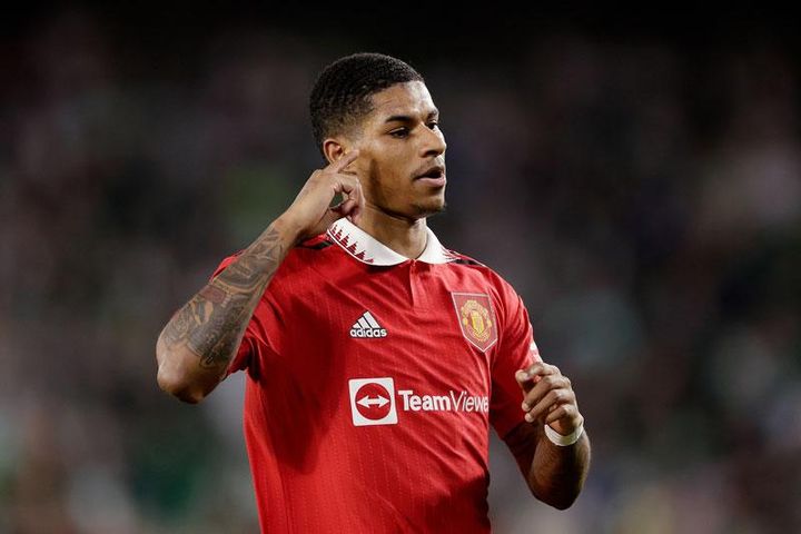 Marcus Rashford tái hiện thành tích của Robin van Persie