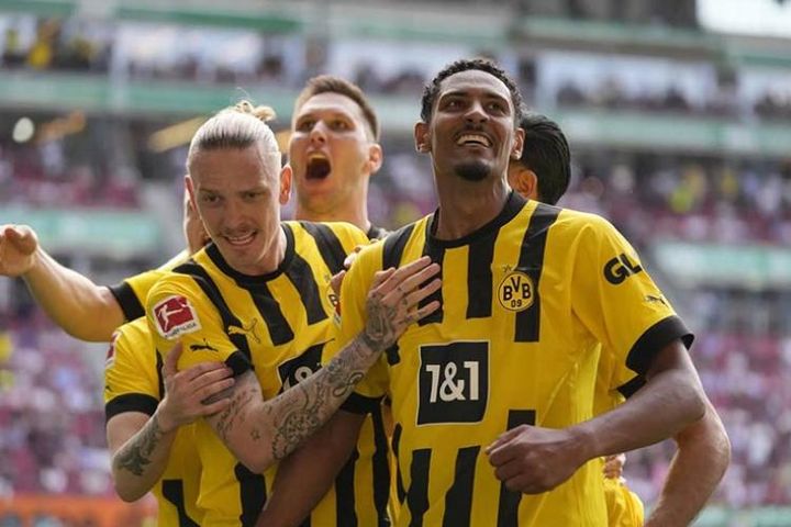 Dortmund tiến sát chức vô địch Bundesliga: Coi chừng vận may không tưởng của Bayern