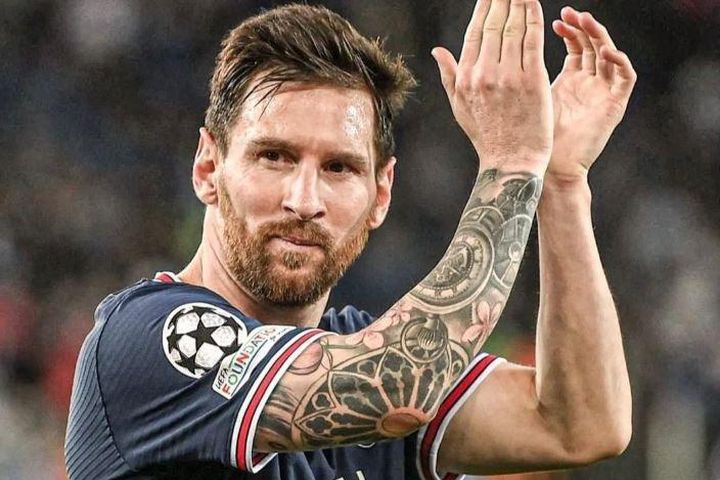 Vượt Ronaldo, Messi đi vào lịch sử