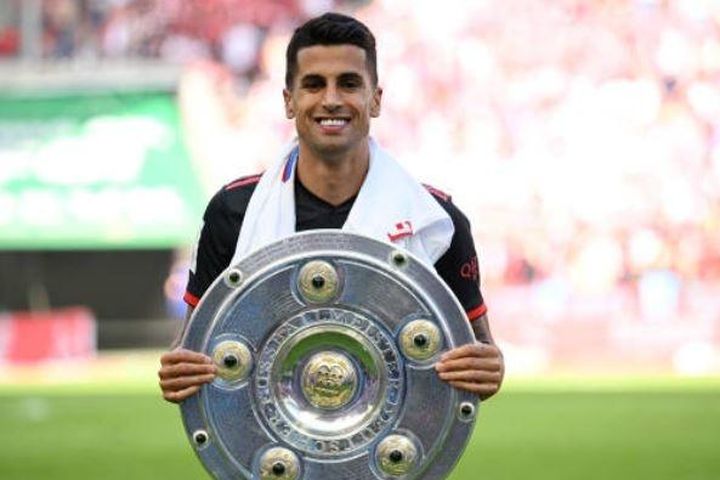 Cancelo giành hai chức vô địch quốc gia trong một tuần