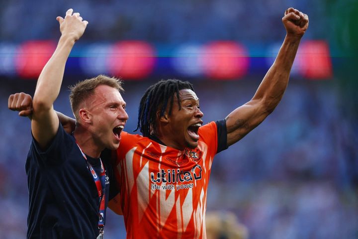 CLB 138 năm tuổi đổi đời nhờ vé dự Premier League