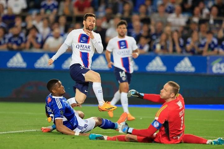 Messi vượt qua kỷ lục của Ronaldo khi đăng quang Ligue 1