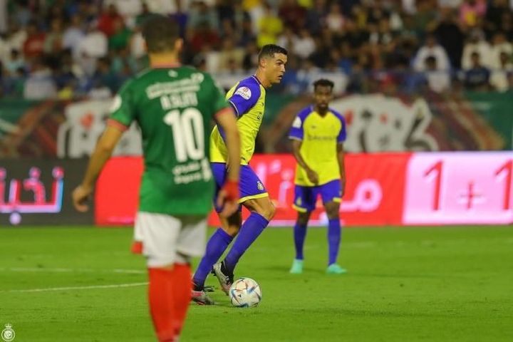 Ronaldo 'tịt ngòi' trong ngày Messi ghi bàn và vô địch Ligue 1